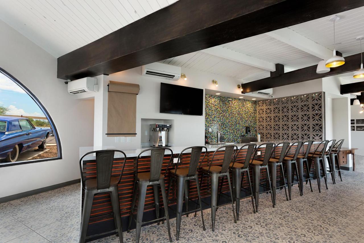 Hotel Mccoy - Art, Coffee, Beer, Wine Tucson Extérieur photo